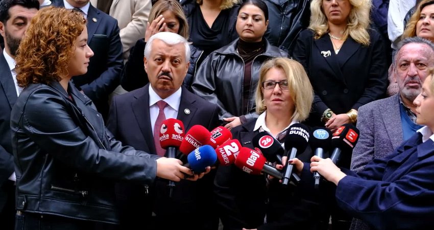 Eskişehir’de esnaf odası başkanları, Kurşunlu Külliyesi’ndeki tahliye sürecinde kadın esnafın