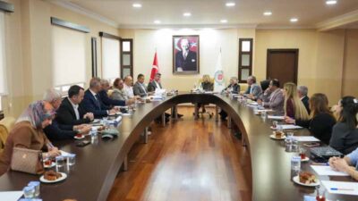 Etimesgut’ta mahallelerin gündemi masada: Seda Dilber muhtarlarla buluştu Etimesgut Belediye Başkan Vekili Seda Dilber, mahalle muhtarlarıyla bir araya