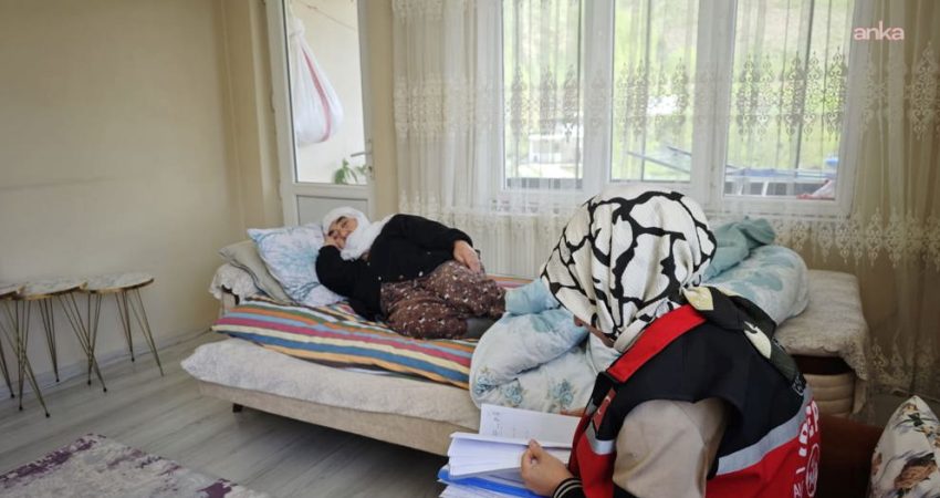 Aile ve Sosyal Hizmetler Bakanı Mahinur Özdemir Göktaş, evlerinde bakılan