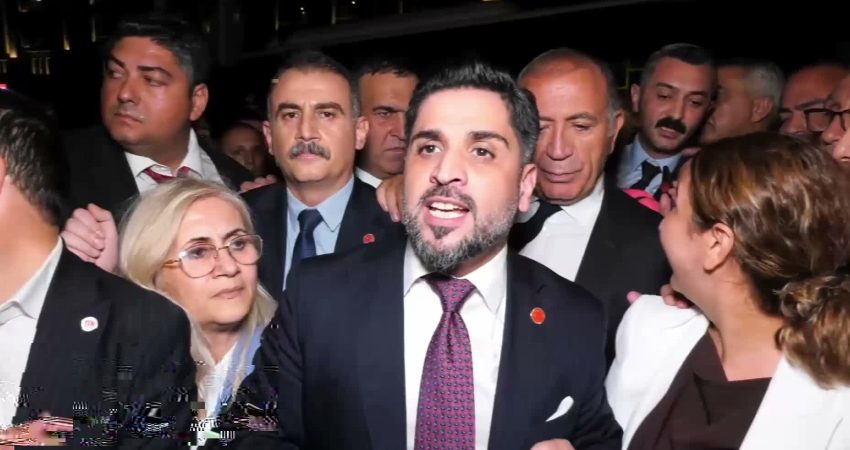 Eyüpsultan Belediye Meclisi'ndeki seçimde dördüncü turda 19 oy alarak başkan
