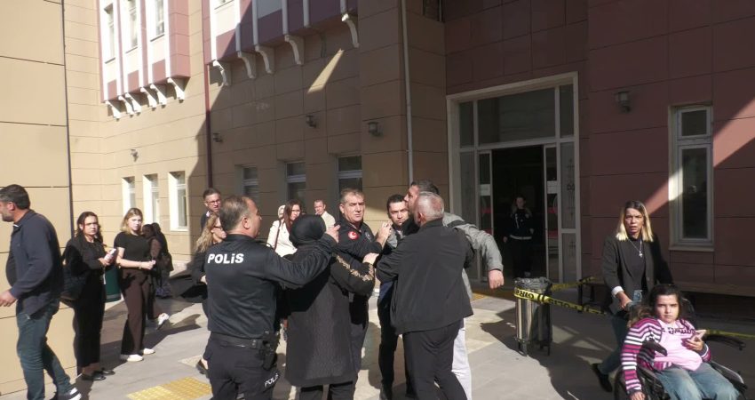 Ferdi Zeyrek’in ölümüne ilişkin davada ek bilirkişi raporu kararı Eski Manisa Büyükşehir Belediye Başkanı Ferdi Zeyrek'in evindeki havuzda elektrik
