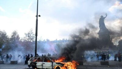 Fransa Cumhurbaşkanı Emmanuel Macron, ülke genelinde hafta sonu yaşanan protesto