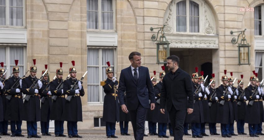 Fransa Cumhurbaşkanı Emmanuel Macron, Ukrayna Devlet Başkanı Volodimir Zelenski ile