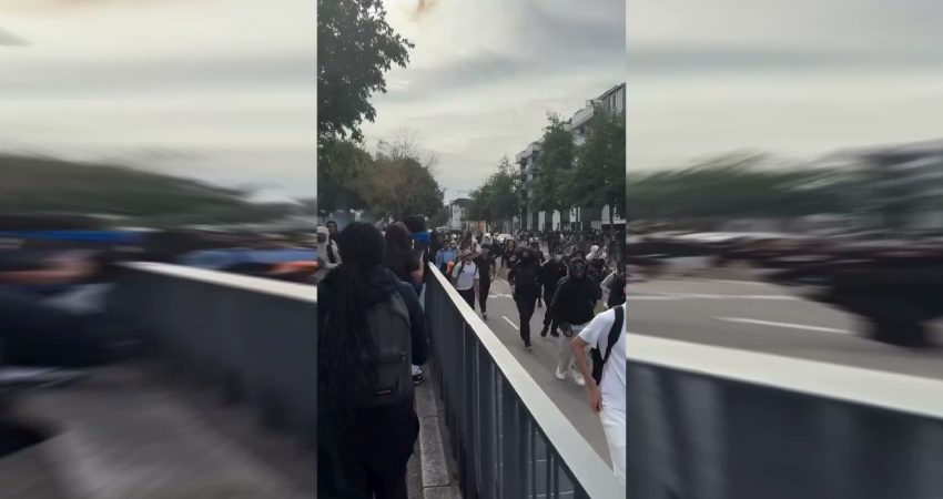 Fransa'da eğitim koşullarına karşı başlayan öğrenci protestolarının polisle çatışmalara dönüşmesinin