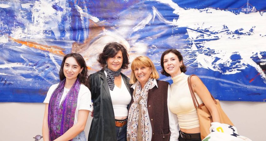 Fügen Leman’ın “İnsan Olmak” sergisi Ayvalık’ta ziyarete açıldı Ressam Fügen Leman’ın "İnsan Olmak" sergisi, Ayvalık Belediyesi Orhan Peker