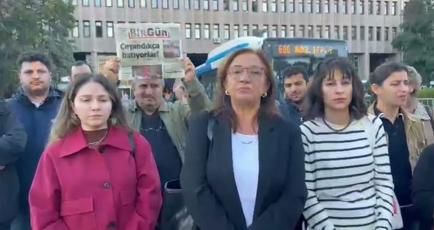 Gazeteci İsmail Arı tutuklandı BirGün muhabiri İsmail Arı, “yanıltıcı bilgiyi alenen yayma” suçlamasıyla tutuklandı.