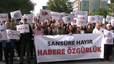 Gazeteciler Diyarbakır’da “Sansüre hayır, habere özgürlük” sloganıyla yürüdü Diyarbakır’da gazeteciler “Sansüre hayır, habere özgürlük” sloganıyla yürüdü. Çok sayıda
