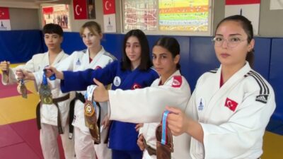 Yıldızlar Balkan Judo Şampiyonası’nda Türkiye’nin takım şampiyonluğuna katkı sağlayan İzmir