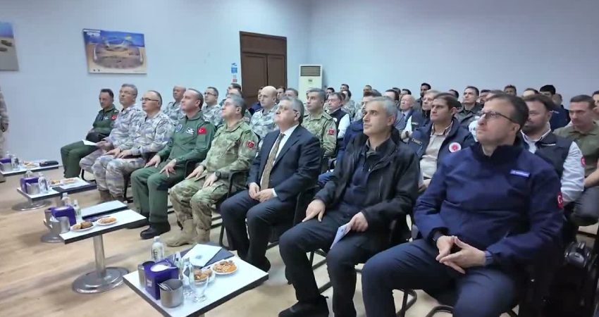 Genelkurmay Başkanı Orgeneral Bayraktaroğlu, SİPER Hava Savunma Sistemi’nin atış faaliyetlerini takip etti Genelkurmay Başkanı Orgeneral Selçuk Bayraktaroğlu, Hava Kuvvetleri Komutanı Orgeneral Rafet