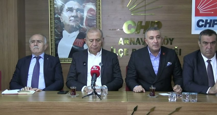 Gürsel Tekin: “Çıkar ilişkileriyle, tehditle reyinizi değiştiriyorsanız yarın çocuklarınızın gözünün içine bakamazsınız” CHP İstanbul İl Başkanı Gürsel Tekin, belediye meclislerindeki başkan vekili