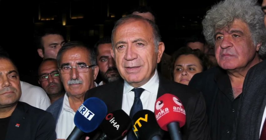 Eyüpsultan Belediye Meclisi'nde başkan vekilliği seçimleri sonrası açıklama yapan CHP