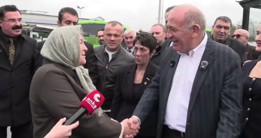Gürsel Tekin’in esnaf ziyaretinde vatandaştan fiyatlara tepki: “Fiyatlar yangın yeri, el de yakıyor, yürek de yakıyor” CHP Türkiye Koordinatörü Gürsel Tekin’e pazar fiyatlarından dert yanan Sakaryalı