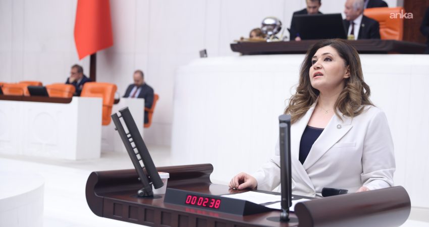 Halk TV’ye kayyım atandı… İYİ Partili Taşçı: “Suçla mücadele basın özgürlüğüne kastederek yapılmaz” İYİ Parti Tekirdağ Milletvekili Selcan Taşçı, Halk TV'ye kayyum atanmasına