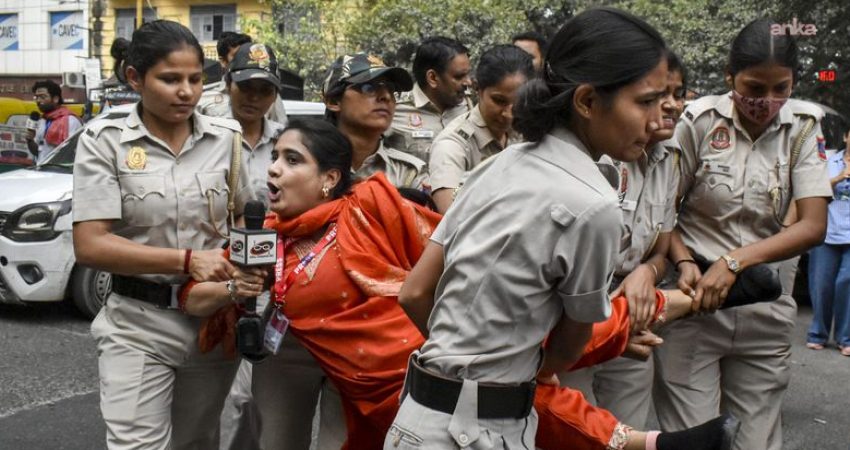 Hindistan’ın başkenti Yeni Delhi’de hafta sonu düzenlenen gençlik protestolarını takip