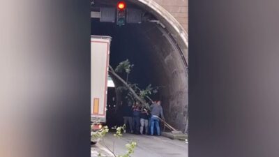 Artvin Hopa'da Karadeniz Sahil Yolu’ndaki tünellerden birinde heyelan meydana geldi. Heyelan nedeniyle