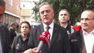 İBB Başkanvekili Nuri Aslan, Maltepe’de çöken binada inceleme yaparak açıklamalarda
