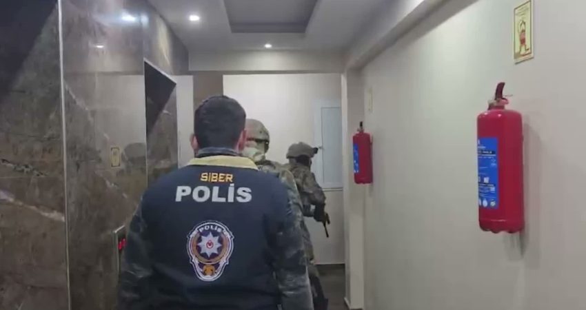 İçişleri Bakanlığı: 27 ilde siber suç operasyonunda 303 kişi tutuklandı İçişleri Bakanlığı, 27 ilde yasa dışı bahis, suç gelirlerinin aklanması,