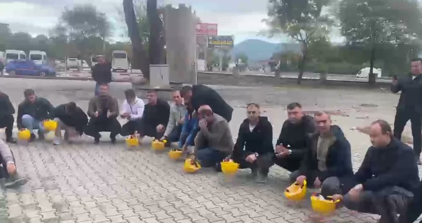 Manisa’nın Soma ilçesinde ödenmeyen alacakları için Ankara’ya yürüyüş başlatan İmbat