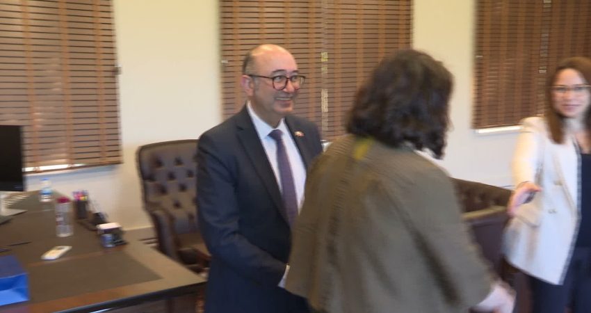 İrlanda Cumhuriyeti’nin Türkiye Büyükelçisi Clare Brosnan, İzmir Büyükşehir Belediyesi’ni ziyaret
