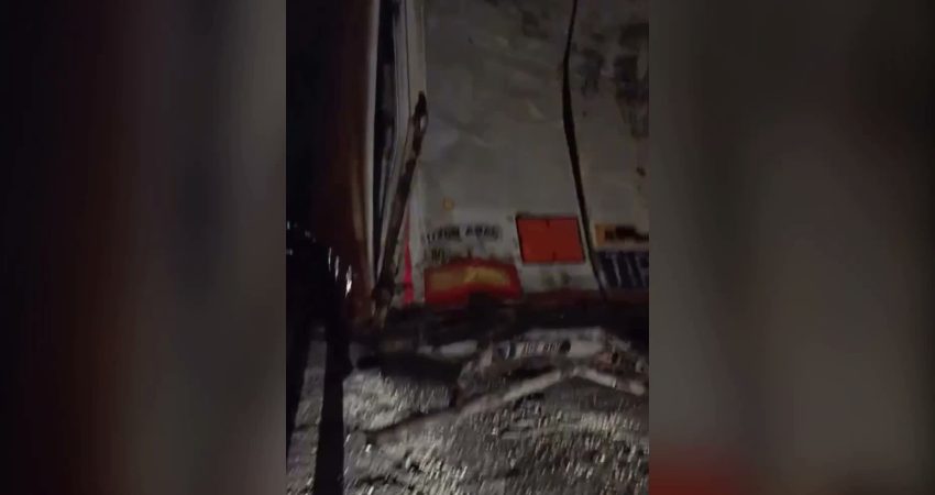 Isparta’nın Keçiborlu ilçesinde mevsimlik tarım işçilerini taşıyan minibüsün TIR’a arkadan