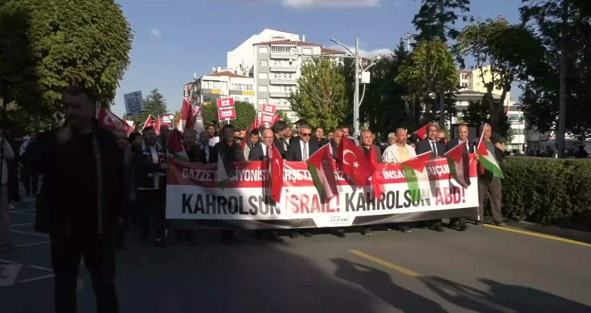 İsrail’in Gazze’ye saldırıları Çorum’da protesto edildi İsrail'in 7 Ekim 2023'ten bu yana Gazze'ye yönelik saldırıları Çorum'da