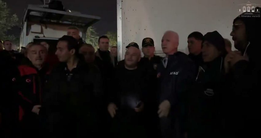 İstanbul Valisi Gül’den sel açıklaması: “Kısa vadede yapılacak işleri Pazartesi’ye kadar tamamlayacağız” İstanbul Valisi Davut Gül, selden etkilenen Sarıyer Ayazağa’da arama kurtarma,