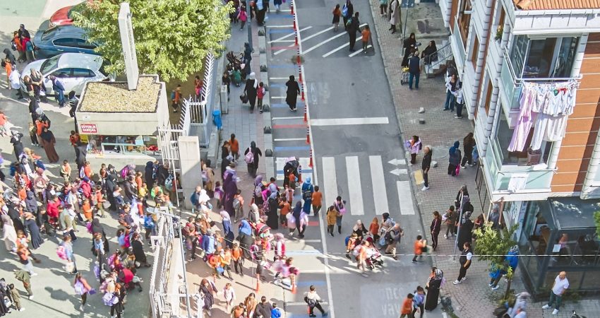 İstanbul’da yürütülen “Güvenli İlkokul Bölgeleri Projesi” kapsamında, Küçükçekmece, Sultangazi ve