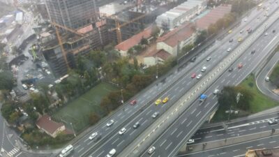 Şiddetli yağış ve fırtınanın iki gündür aralıklarla etkili olduğu, okulların