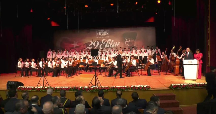 İstanbul’da Cumhuriyet’in 103. yılı Cemal Reşit Rey’de törenle kutlandı Cumhuriyet’in 103. kuruluş yıl dönümü, Cemal Reşit Rey Konser Salonu’nda