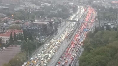 Yağış ve bu akşam oynanacak Galatasaray-Barcelona karşılaşmasının etkisiyle İstanbul'da akşam