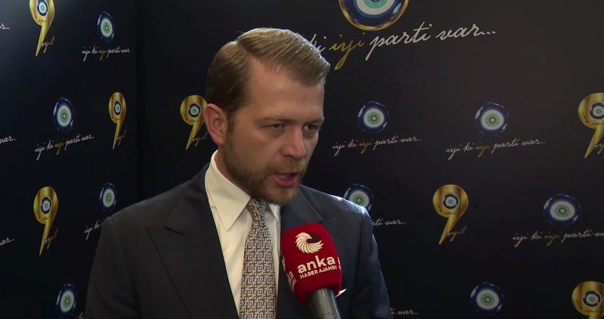 İYİ Parti 9. kuruluş yıl dönümünü kutluyor… Osman Ertürk Özel: “İYİ Parti’nin kuruluşundan sonra AK Parti bir daha tek başına iktidar olamadığı bir siyasi düzen inşa etmek durumunda kaldı” İYİ Parti Genel Sekreteri Osman Ertürk Özel, kuruluşlarının 9. yıl
