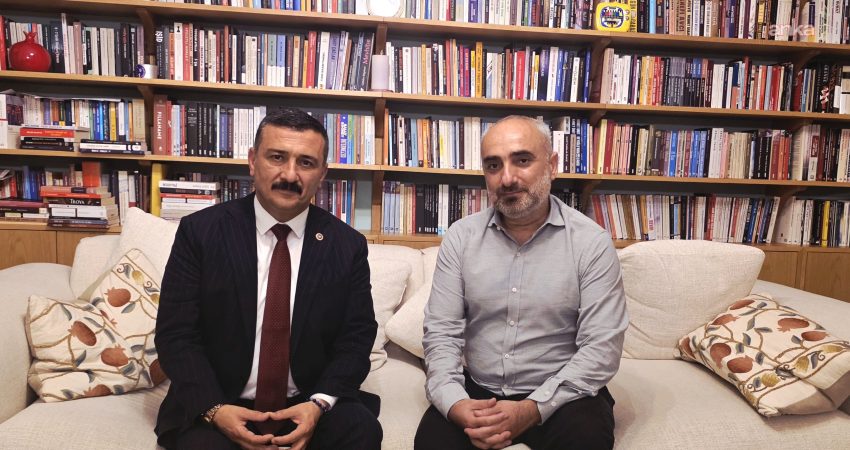 İYİ Parti Bursa Milletvekili Selçuk Türkoğlu, elektronik kelepçeyle ev hapsinde