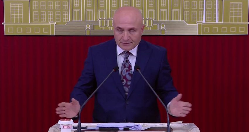 İYİ Partili Usta: “Fon düzenlemesiyle Ziraat GYO’daki pozisyonlar korunmak mı istendi?” İYİ Parti Samsun Milletvekili Erhan Usta, SPK’nin serbest fonların belirli