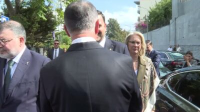 İzmir Büyükşehir Belediye Başkanı Cemil Tugay, AK Parti heyetinin ziyaretinin