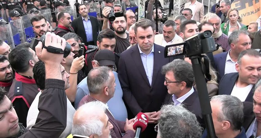 İzmir Emek ve Demokrasi Güçleri, belediye başkanlarının parti değiştirmesine yönelik tepkilerini
