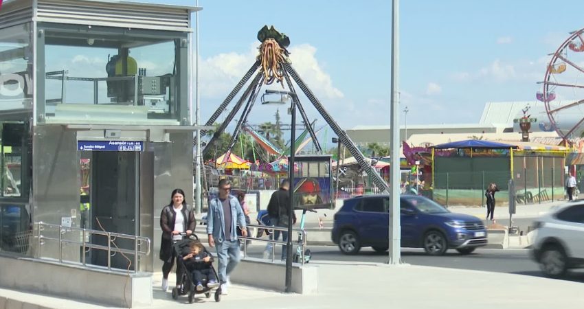 İzmir Metrosu’ndan Dokuz Eylül Hastanesi’ne kesintisiz yaya tüneli açıldı İzmir Büyükşehir Belediyesi, araç ve yaya trafiğinin yoğun olduğu İzmir