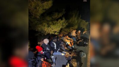 İzmir'de deniz yoluyla yurt dışına düzensiz göçmen kaçışını organize eden