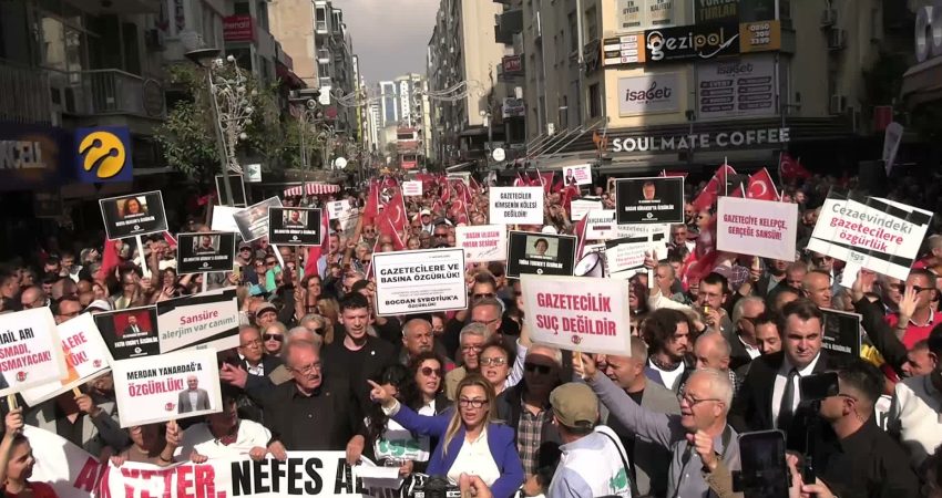 İzmir’de basın meslek örgütleri, “Sansüre hayır, habere özgürlük” sloganıyla yürüyüş