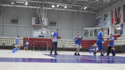 İzmir Büyükşehir Belediyesi, Kültürpark’taki Celal Atik Spor Salonu’nu baştan aşağı