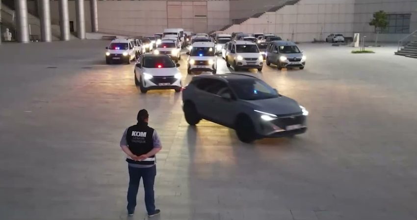 İzmir’de kaçak tütün ve tütün mamulleri ile gümrük kaçağı eşya