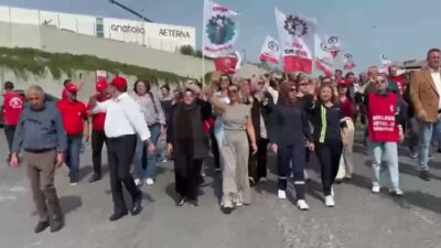 İzmir’in Aliağa ilçesindeki Smart Güneş Teknolojileri Fabrikası işçileri, işverenin daha