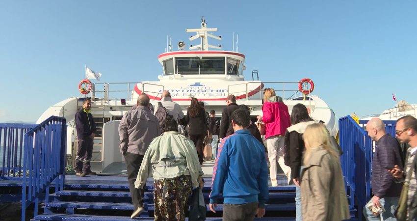İzmir Büyükşehir Belediyesi ve İZDENİZ iş birliğiyle düzenlenen “Günaydın Sporu”