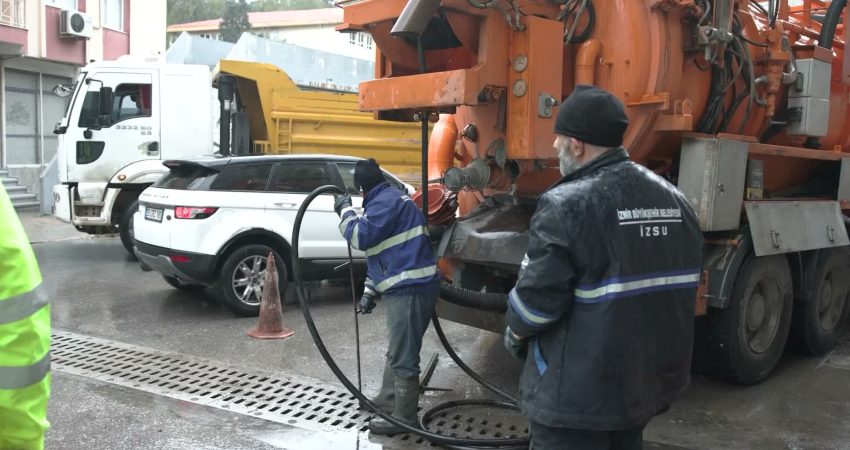 İzmir’de yağış mesaisi: İZSU 763 personel ve 366 araçla sahada İzmir Büyükşehir Belediyesi İZSU Genel Müdürlüğü, kent genelinde etkili olan
