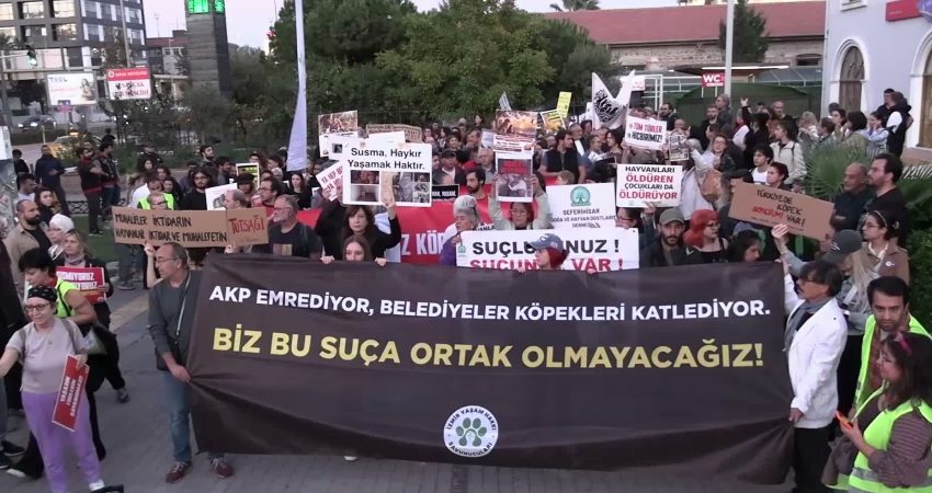 İzmir'de Yaşam Hakkı Savunucuları tarafından, 4 Ekim Dünya Hayvan Hakları
