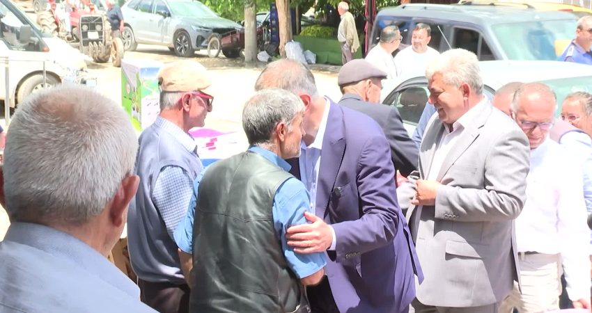 İzmir Büyükşehir Belediye Başkanı Cemil Tugay’ın Kiraz’ın Umurlu Mahallesi ziyareti