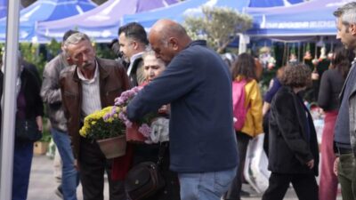 İzmir Büyükşehir Belediyesi’nin bu yıl dördüncüsünü düzenlediği Balkon-Bahçe Bitkileri ve