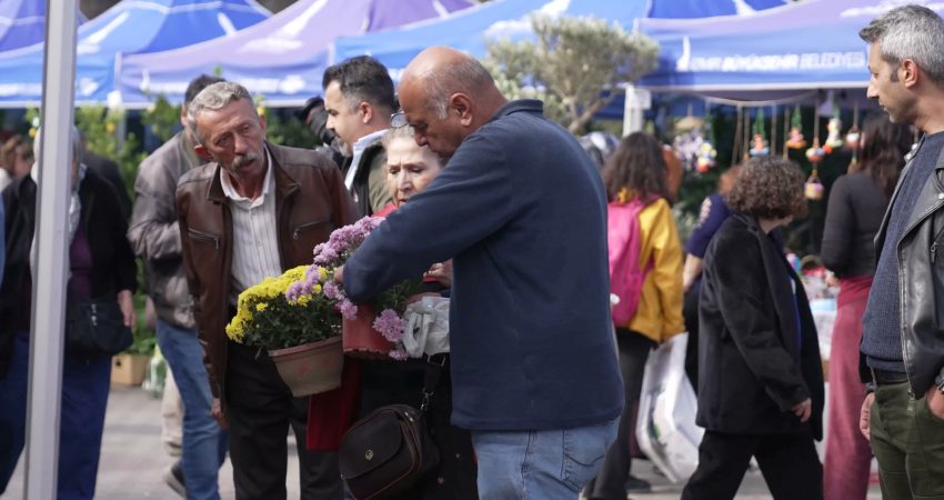 İzmir Büyükşehir Belediyesi’nin bu yıl dördüncüsünü düzenlediği Balkon-Bahçe Bitkileri ve
