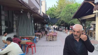 Emekliler, artan hayat pahalılığı karşısında aylıklarının yetersiz kaldığını belirtti. Bir
