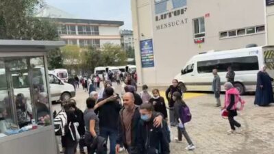 Kahramanmaraş’ın Onikişubat ilçesinde iki ortaokulun yakınında devam eden inşaat çalışması