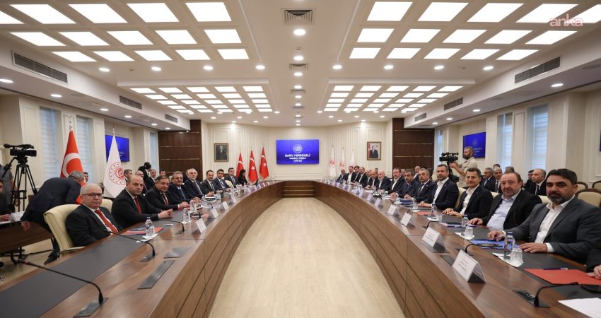 Çalışma ve Sosyal Güvenlik Bakanı Vedat Işıkhan başkanlığında toplanan Kamu